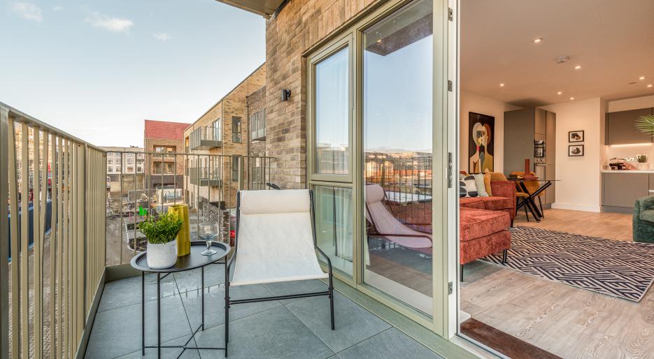 Plot A12 - Balcony - The Franklin Building