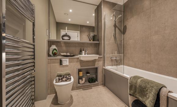 A08 Main Bathroom
