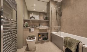 A08 Main Bathroom