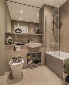 A08 Main Bathroom
